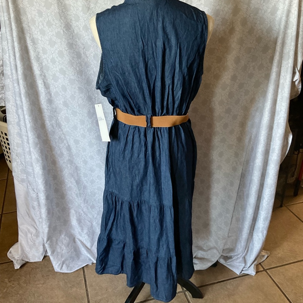 Elegant Sleeveless Blue Dress with Belt - Picture 3 of 5